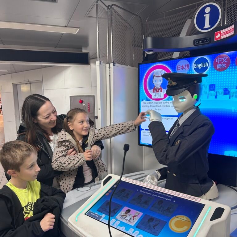 Kids meeting a robot while getting around Tokyo