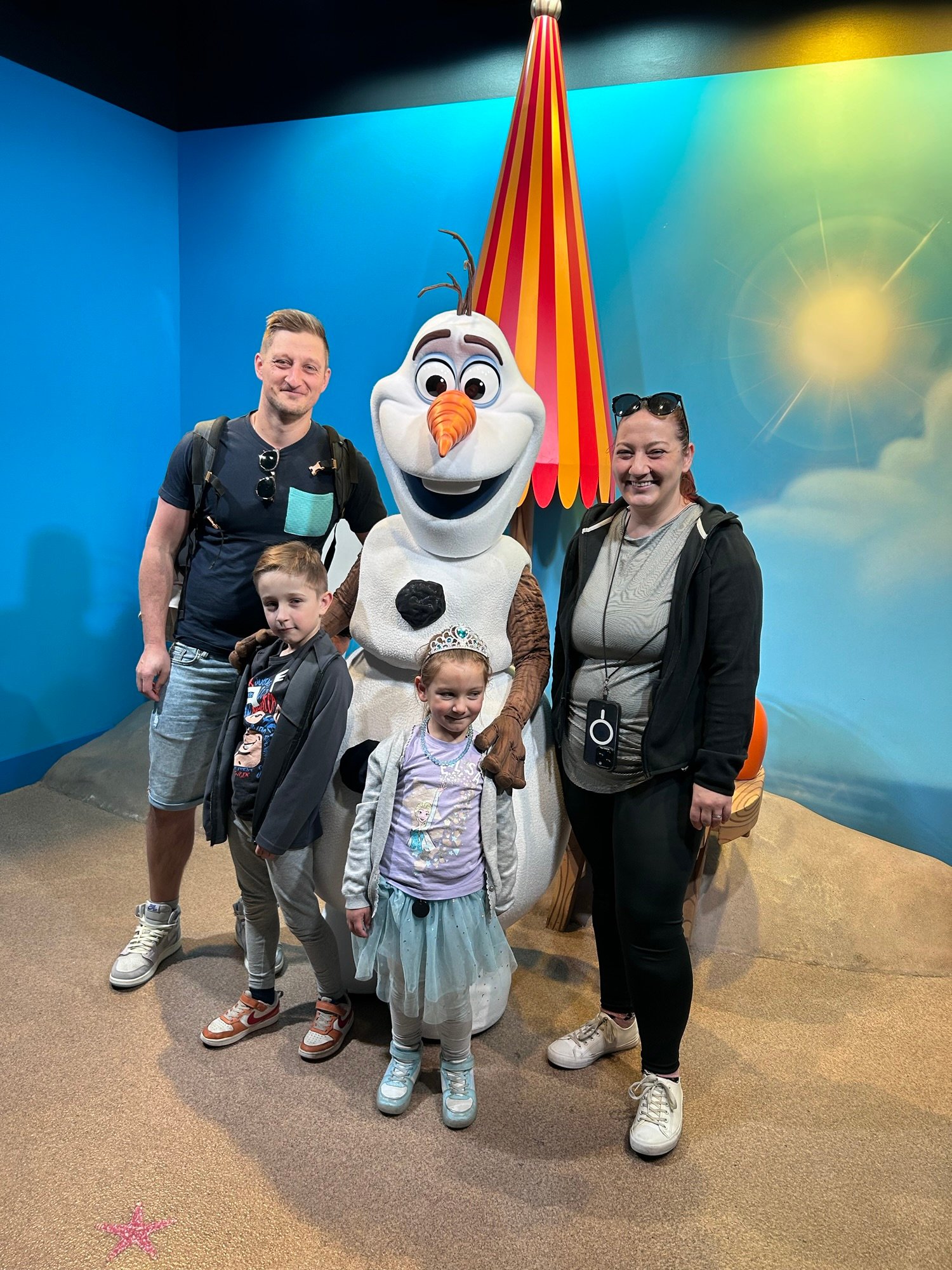 Family meeting Olaf at Disney Hollywood Studios
